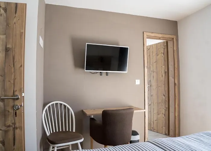 Bed and Breakfast Hisa Poljana 3*